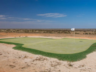 Play the world's longest Golf Course on the Nullarbor Plain