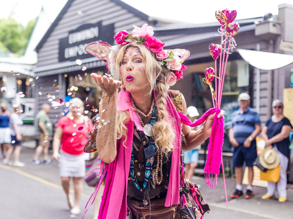 a female performer all dressed up at Eumundi Markets