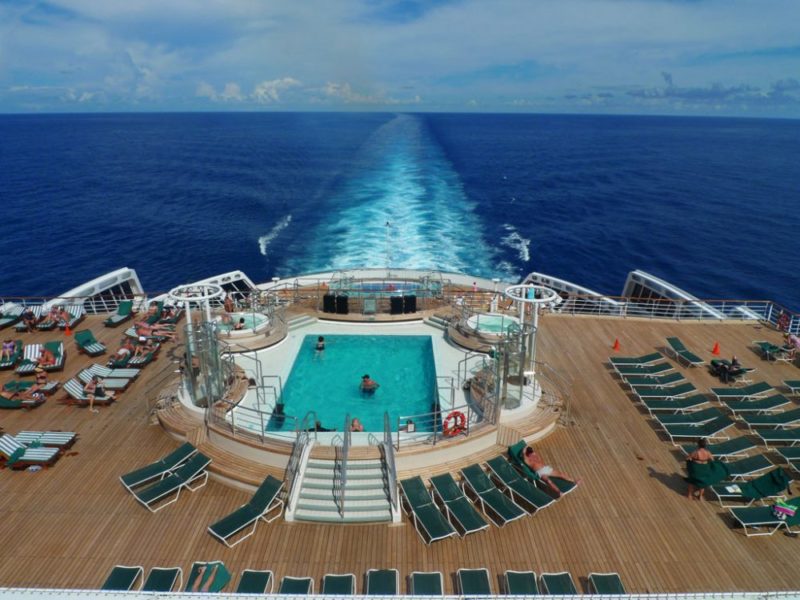 Pool deck Queen Mary2 Cunard