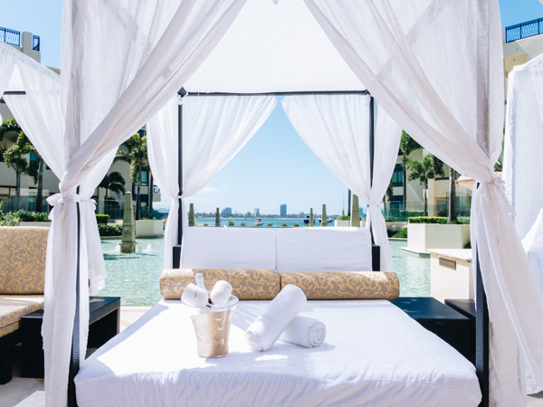 the lagoon pool cabana at Palazzo Versace