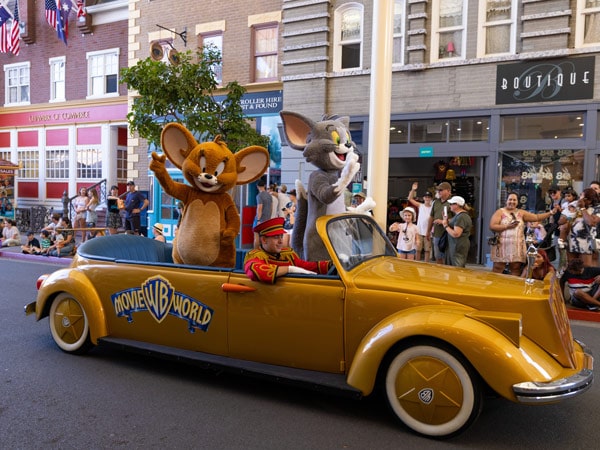 the daily star parade at Warner Bros Movie World