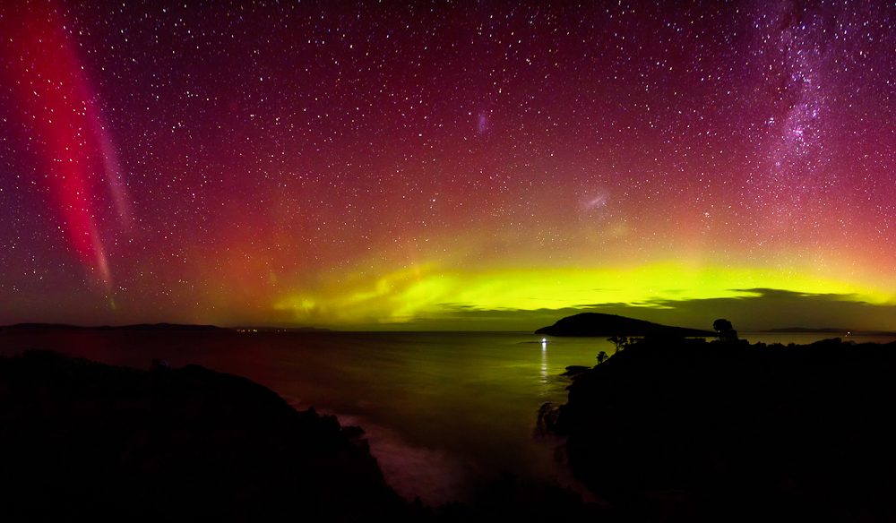 Aurora Australis from Goats Bluff, Tasmania (Photo: James Garlick)