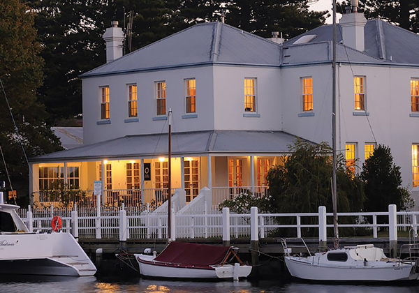 Oscars Waterfront Boutique Hotel