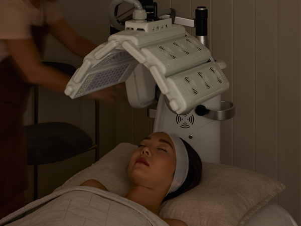 a woman undergoing light therapy at Holism Retreat, Chadstone