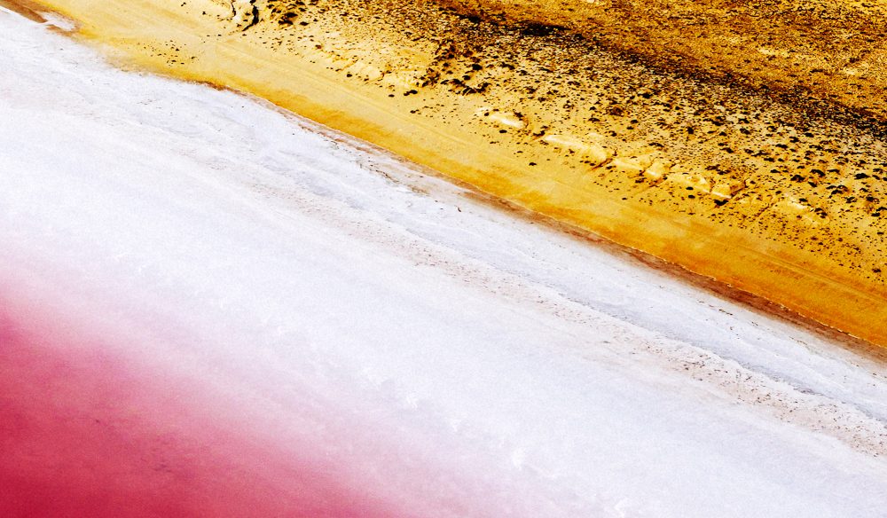 All the colours of Lake Eyre (photo: Elise Hassey)