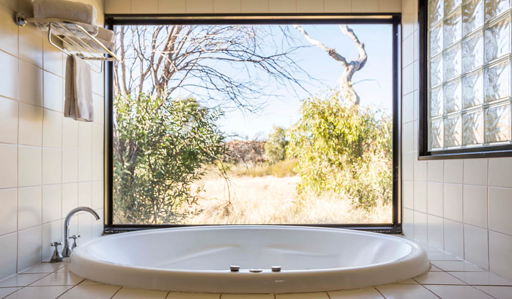 Kings Canyon Resort Deluxe Spa Room