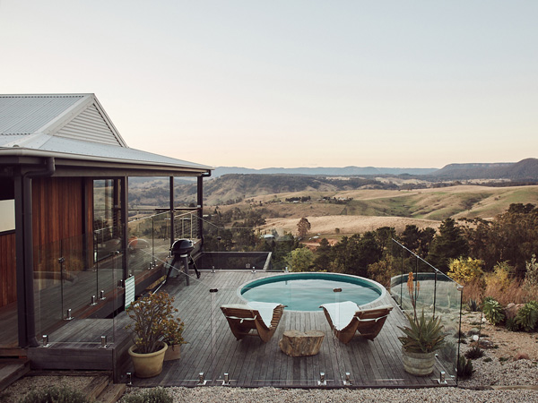 a Hilltop Cabin in Logan Brae Retreats, Mt Kanimbla