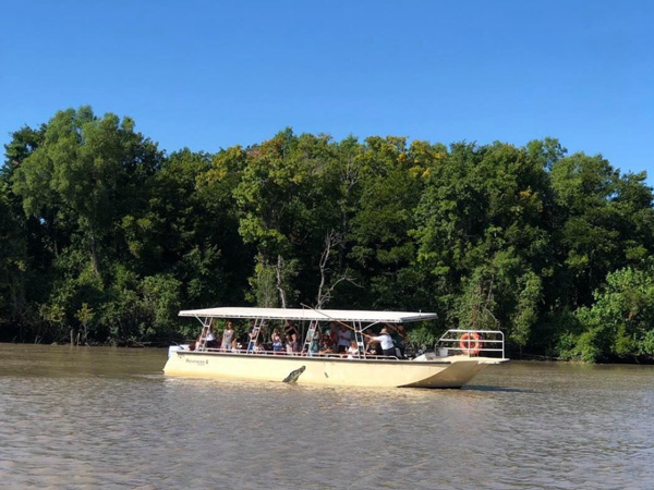 Jumping Crocodile Cruise along Adelaide River, Northern Territory