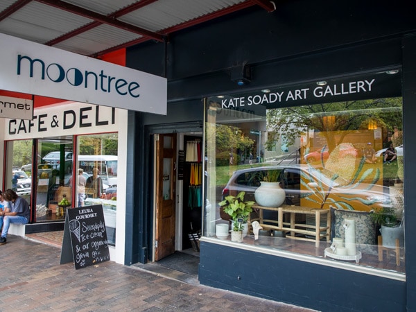 cafes and stores along Leura Mall in the Blue Mountains