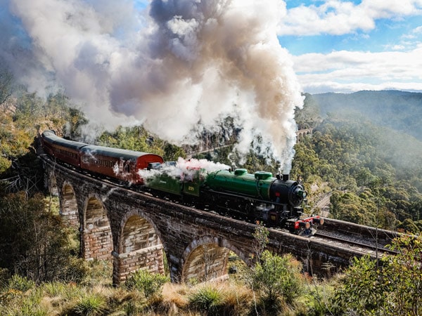 a train passing through the Zig Zag Railway