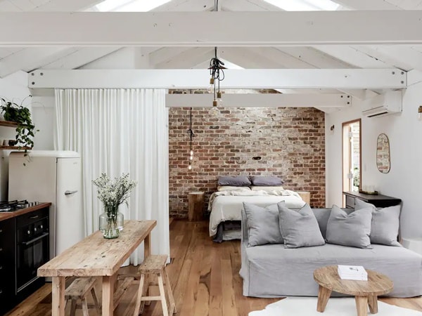 a look inside the room interior of Joints in Byron, Friday Hut