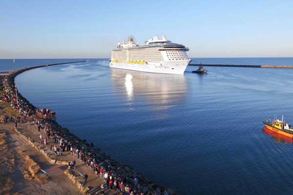 Adelaide, Ovation of the Seas