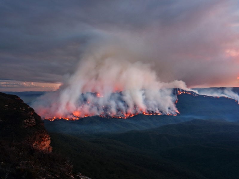Mount Solitary burning in Blue Mountains