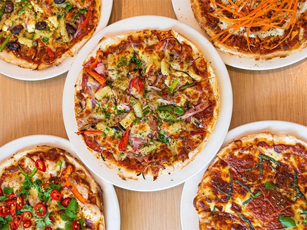 Zachary's pizza bar