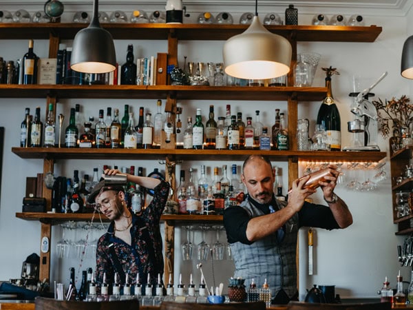 bartenders mixing drinks at Commis, Collingwood