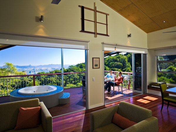 a mountain view room with balcony at O'Reilly's Retreat