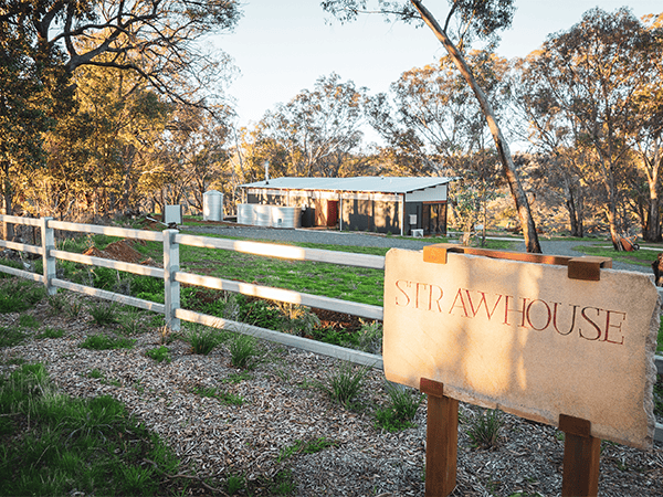 Strawhouse accommodation in Orange