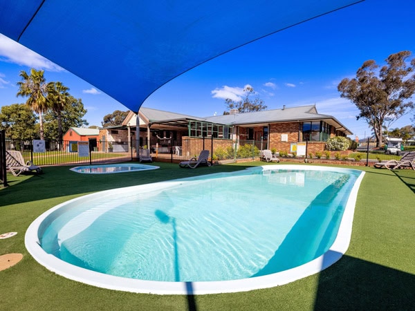 an outdoor pool at BIG4 Mudgee Holiday Park