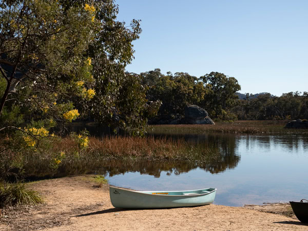 a kayak by the side of Ganguddy-Dunns Swamp