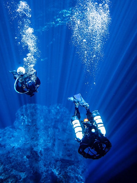 Divers in Kilsby Sinkhole, Mount Gambier