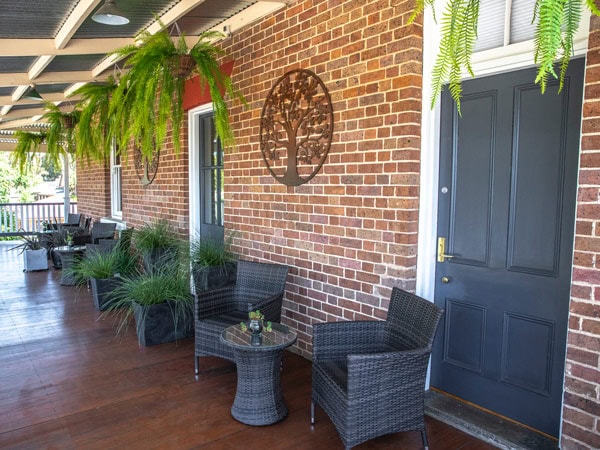 the outdoor seating at the wrap-around verandah of Parkview Hotel, Mudgee