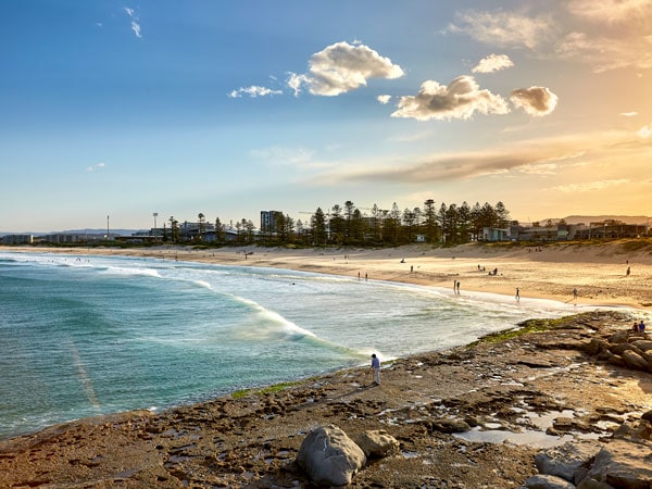 Walk along Wollongong's beach