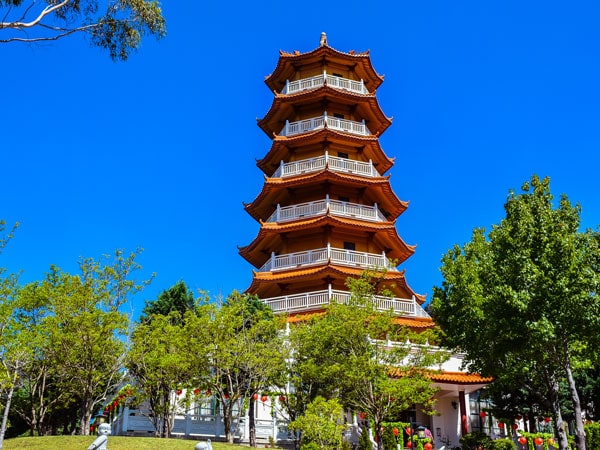 Walk through the Nan Tien Temple 