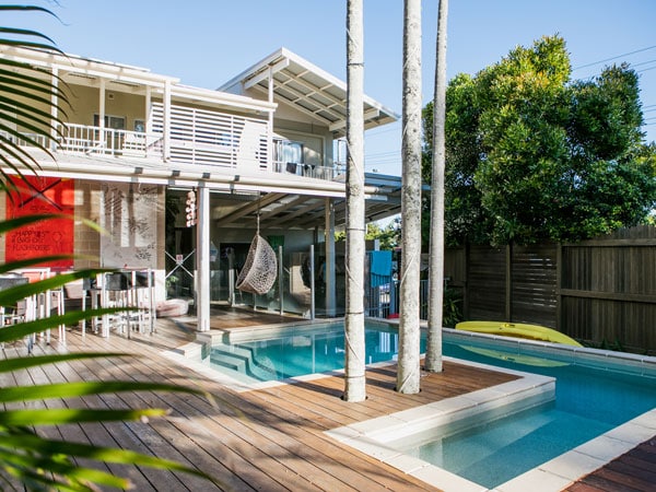 an outdoor pool at Flashpackers Noosa