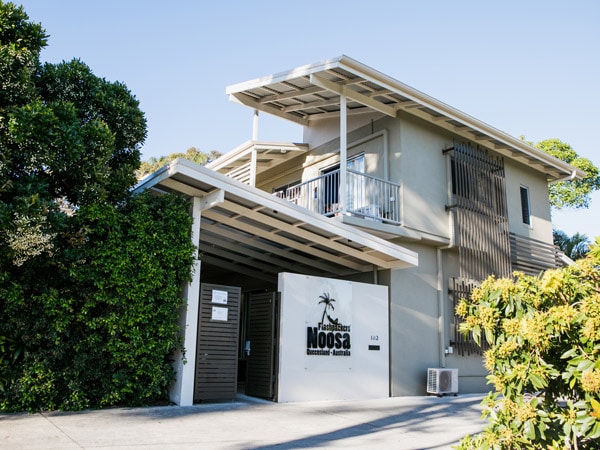 the property exterior of Flashpackers Noosa