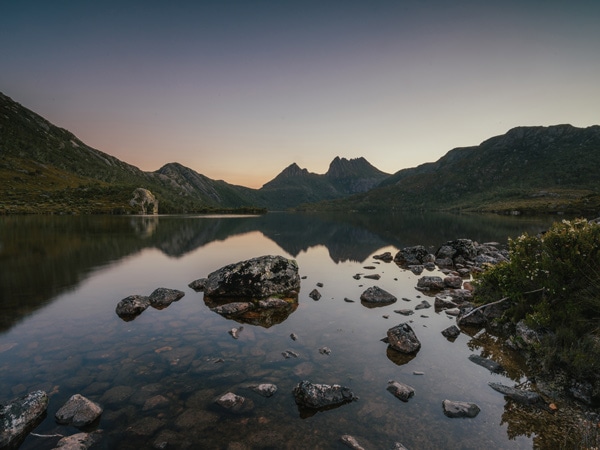 A scenic view of a lake overlooking Cradle Mountain in Tasmania. (Image: Tourism Tasmania and Jason Charles Hill)