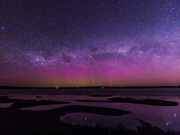 Purple and pink colours of the Aurora Australis from Strahan. (Image: Dietmar Kahles)