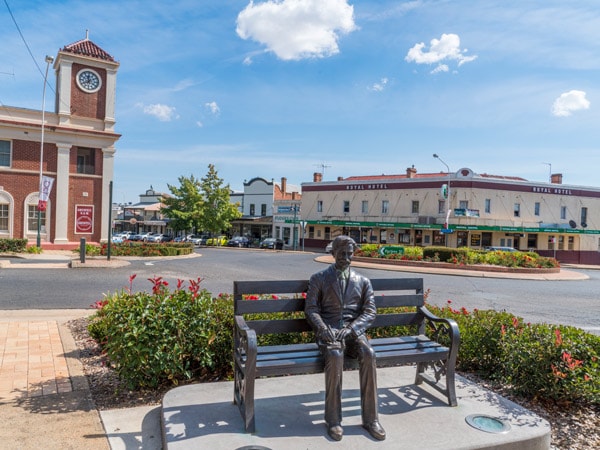 Henry Lawson sculpture sitting in the charming country town of Grenfell, located in the state's Hilltops region. (Image: Destination NSW)