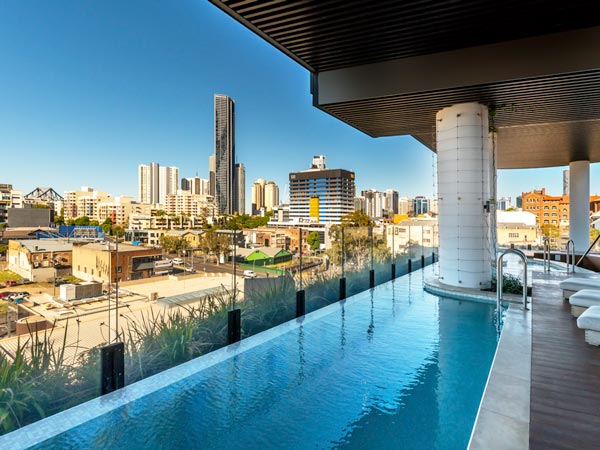 The skyline pool at FV Brisbane by Peppers.