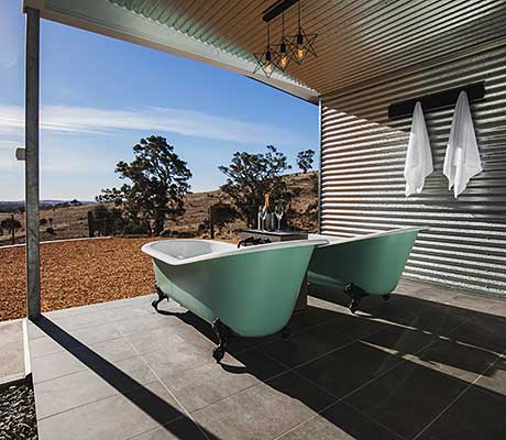 Twin outboor baths, Brockenchack B&B