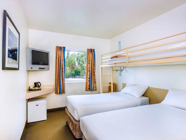 the bedroom with twin beds and window at Ibis Budget, Coffs Harbour