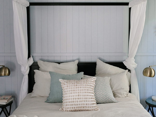 a cosy bed at Jamberoo Valley Farm Cottage