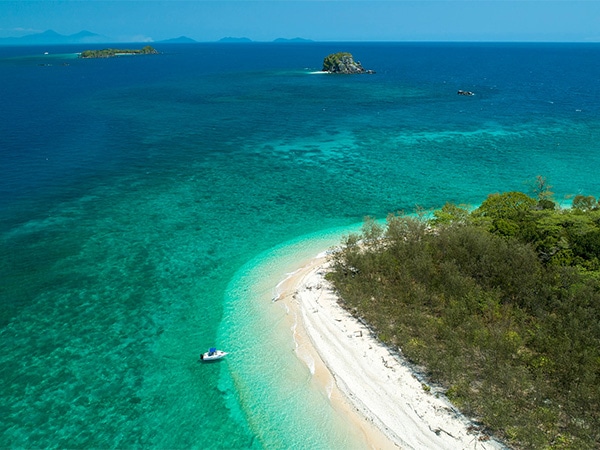 Frankland Islands Reef Cruises is an exclusive Cairns Great Barrier Reef day tour.