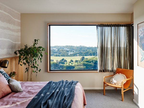 Lon Retreat bedroom