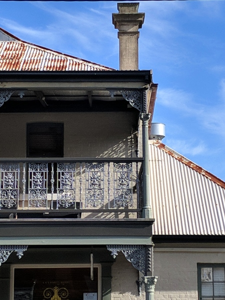 Arnott Hotel exterior