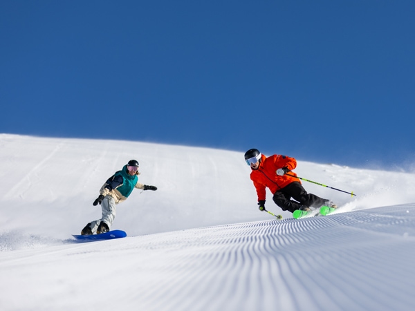 two people skiing in Thredbo