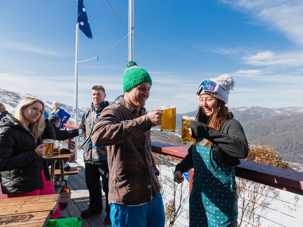 a couple drinking wheat beer at Kareela Hutte