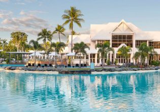 port douglas accommodation hero