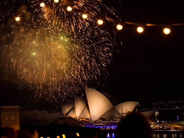 Kembang api di atas Sydney Opera House dari Glenmore