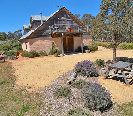 Accommodation, Yarralaw Springs, NSW Australia