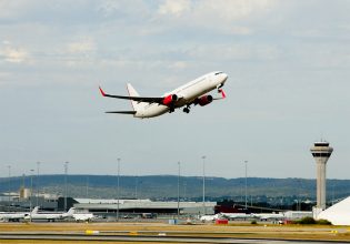 Everything you need to know about travelling interstate this Christmas