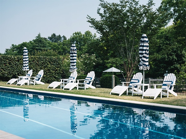 Bells at Killcare poolside and chairs