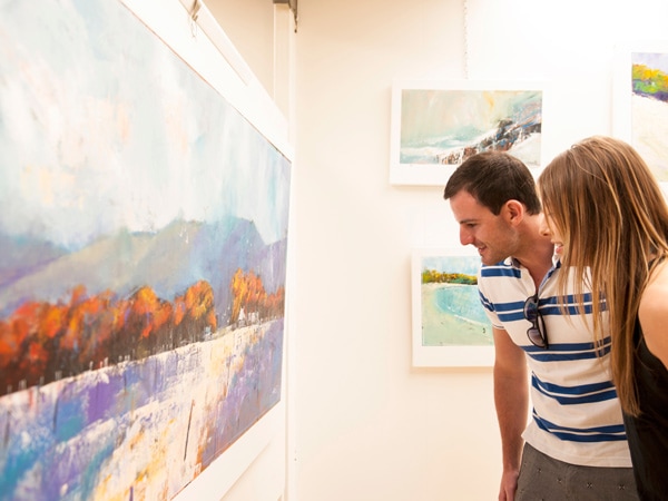 Couple looking at artwork at Shep's Studio in Kingscote on Kangaroo Island. 