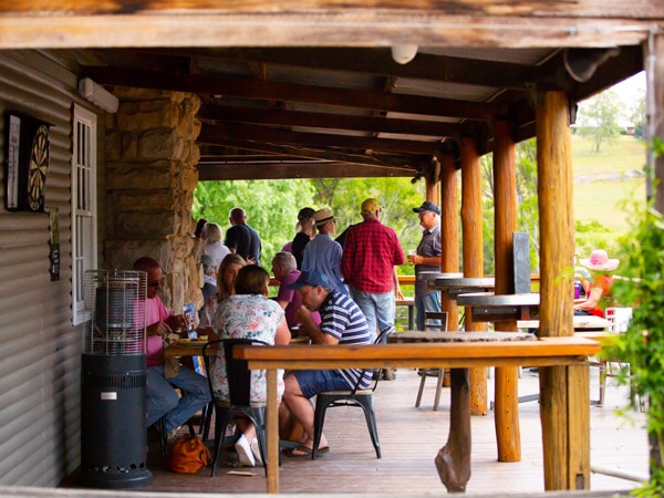 people dining outside Wollombi Tavern, Hunter Valley