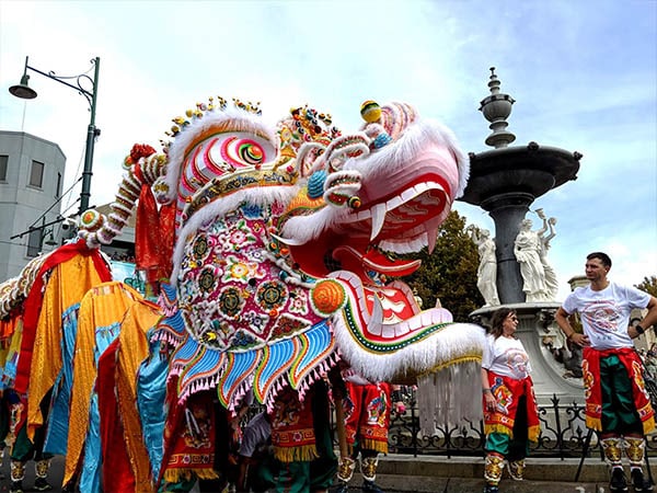 Dai Gum Loong, the world’s longest imperial dragon, Bendigo Easter Festival in Australia