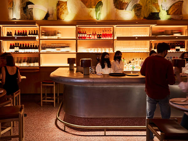 Her Bar, Australia